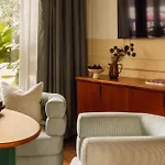 Le Jardin De Verre By Locke Hotel Paris